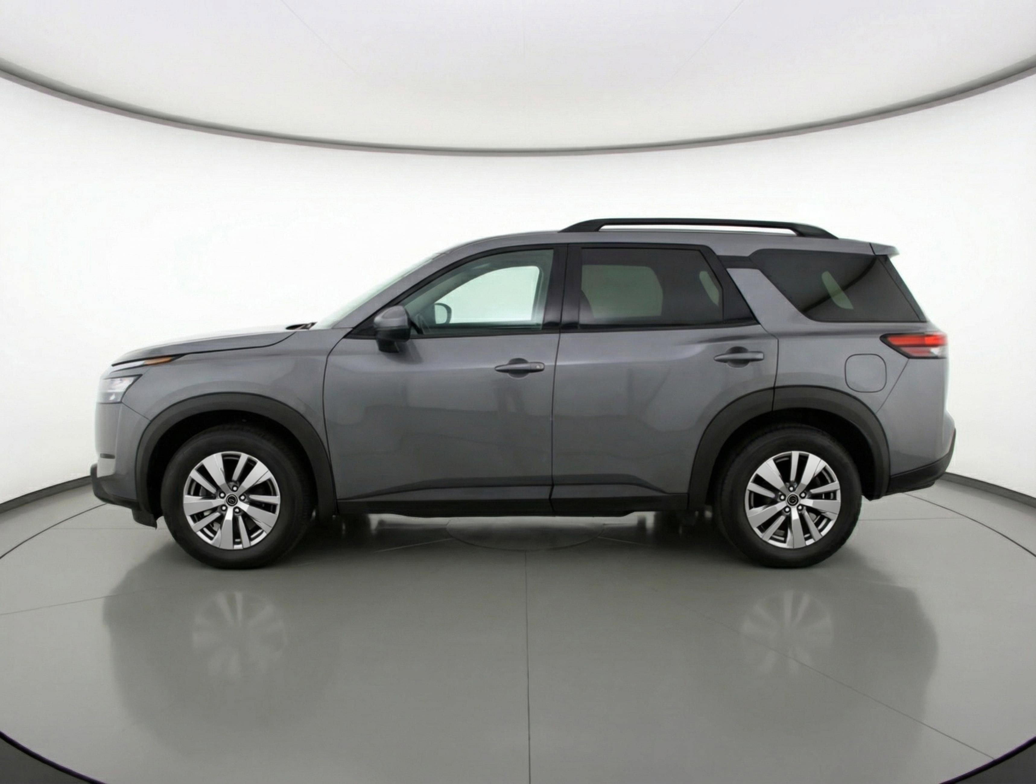 Used 2025 Nissan Pathfinder SV image 5