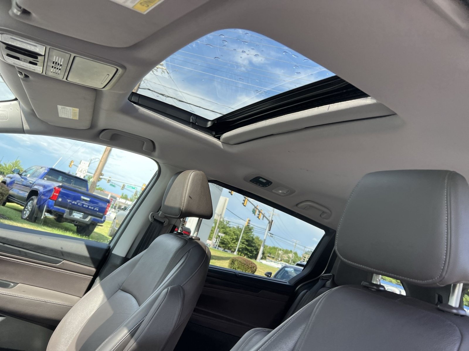 Used 2023 Honda Odyssey EX-L image 23