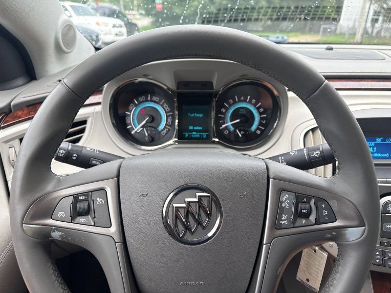 Used 2010 Buick LaCrosse CX FWD image 22