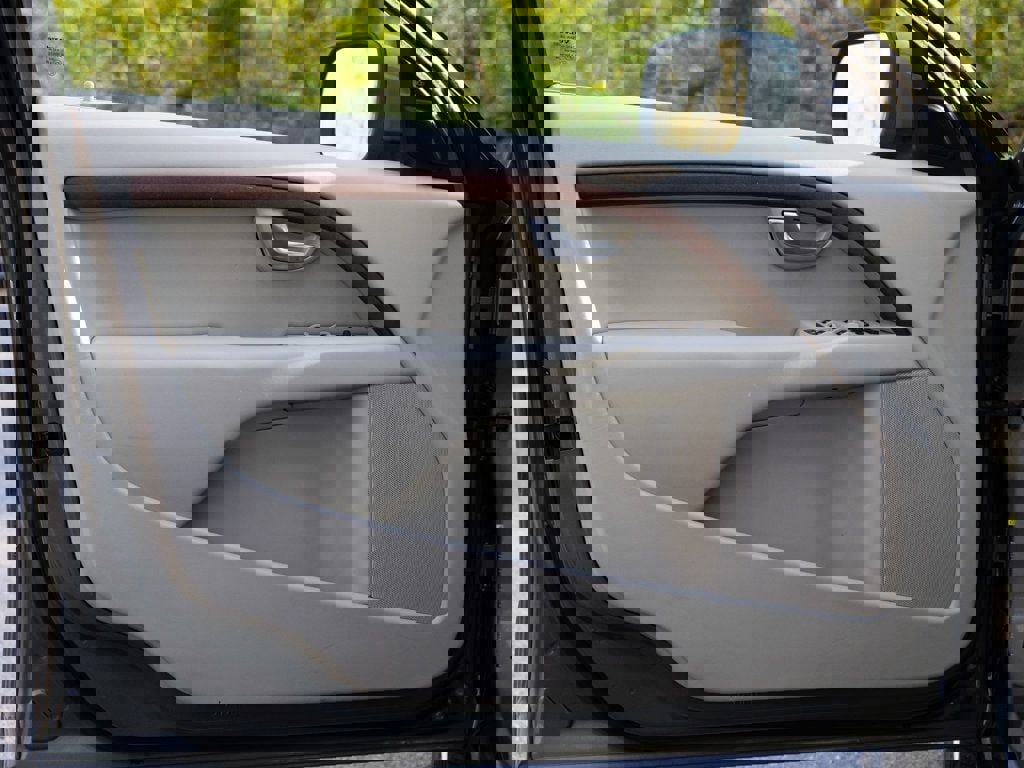 Used 2010 Volvo XC70 3.2 AWD/4WD image 27