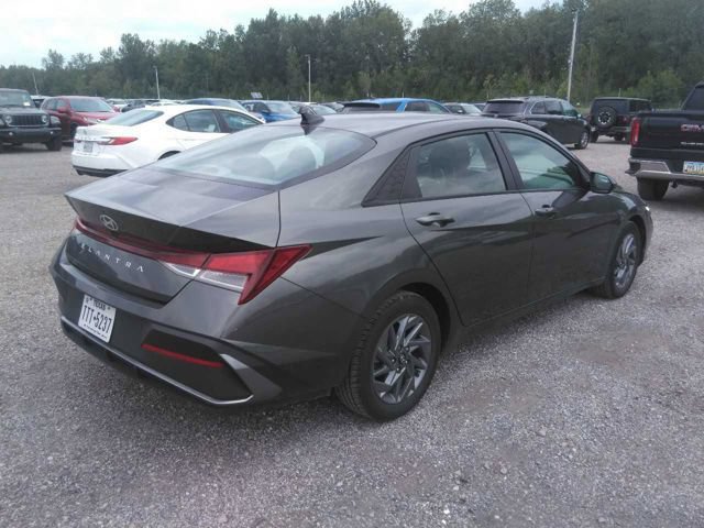 Used 2024 Hyundai Elantra SEL FWD image 2