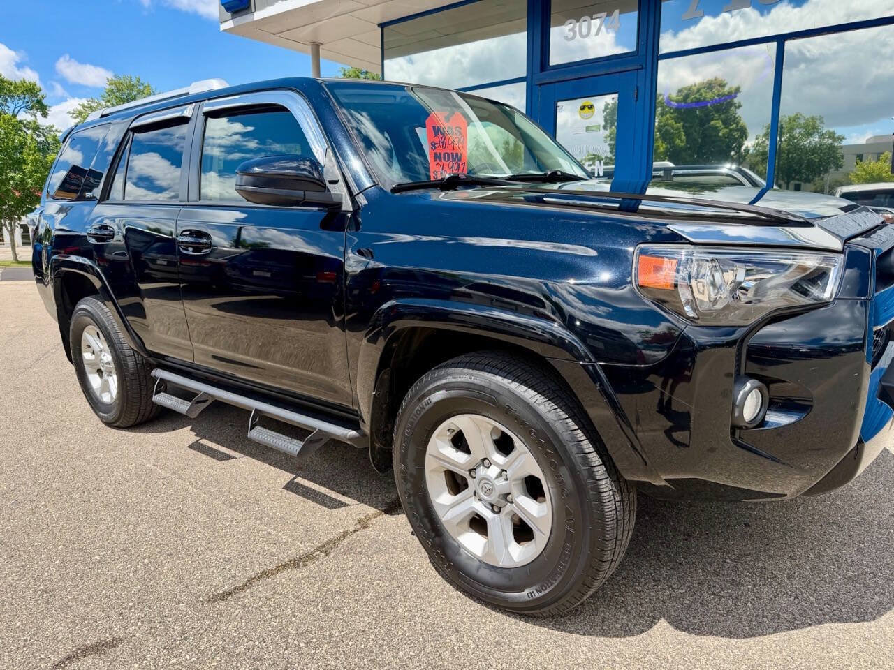 Used 2018 Toyota 4Runner SR5 AWD/4WD image 4