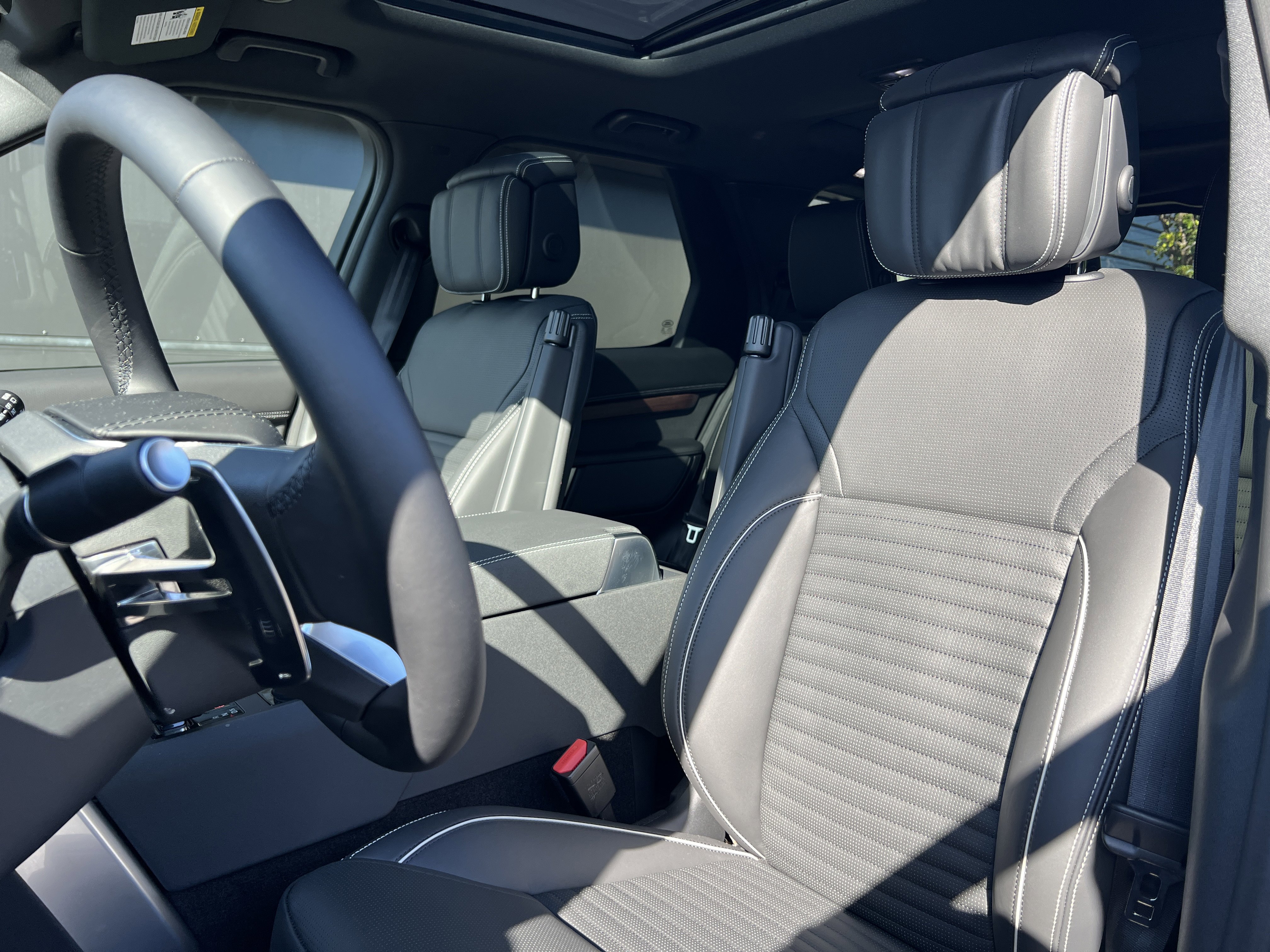 New 2024 Land Rover Discovery Dynamic SE image 20