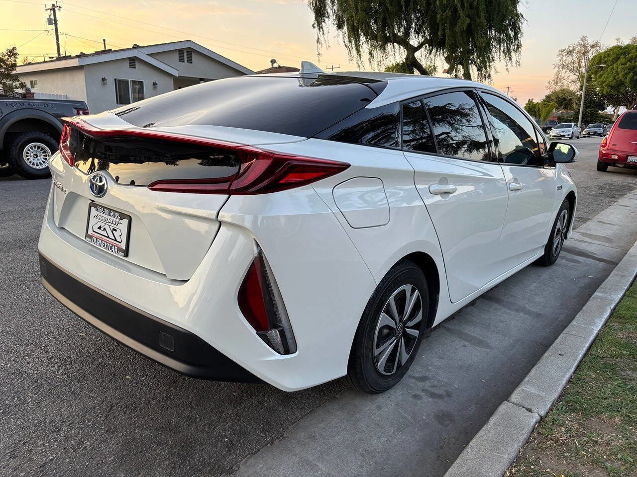 Used 2018 Toyota Prius Prime Premium image 7