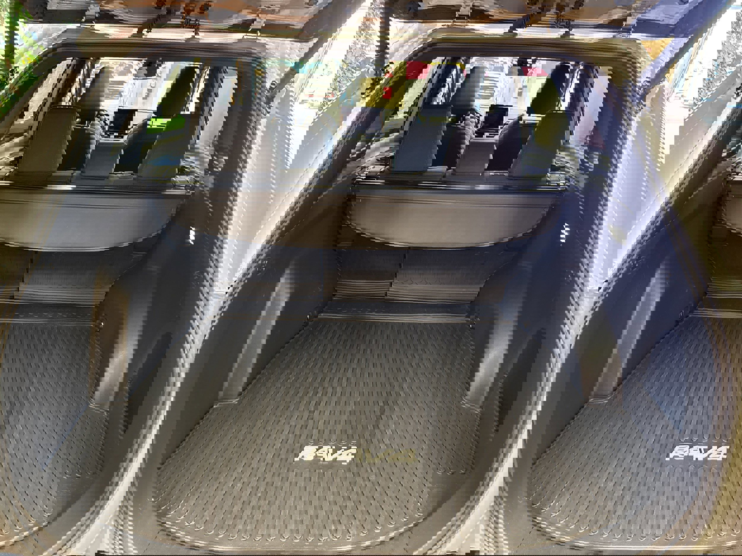 Used 2024 Toyota RAV4 SE w/ Convenience Package image 22