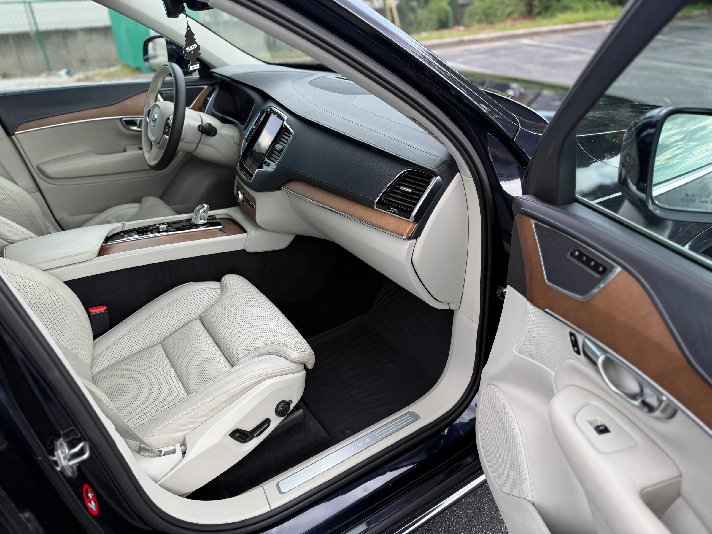 Used 2017 Volvo XC90 T8 Inscription w/ Vision Package AWD/4WD image 21