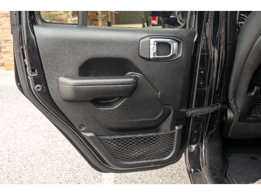 Used 2021 Jeep Gladiator Mojave w/ Cold Weather Group AWD/4WD image 18