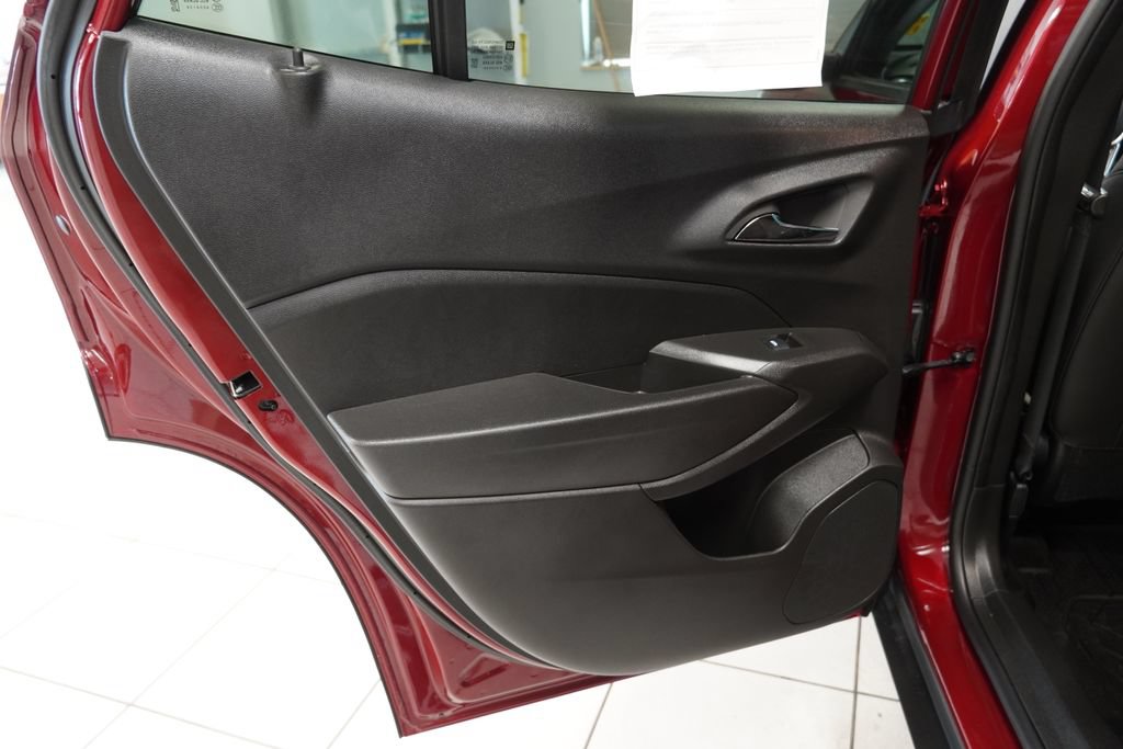 Used 2025 Chevrolet Trax LT w/ Driver Confidence Package FWD image 23