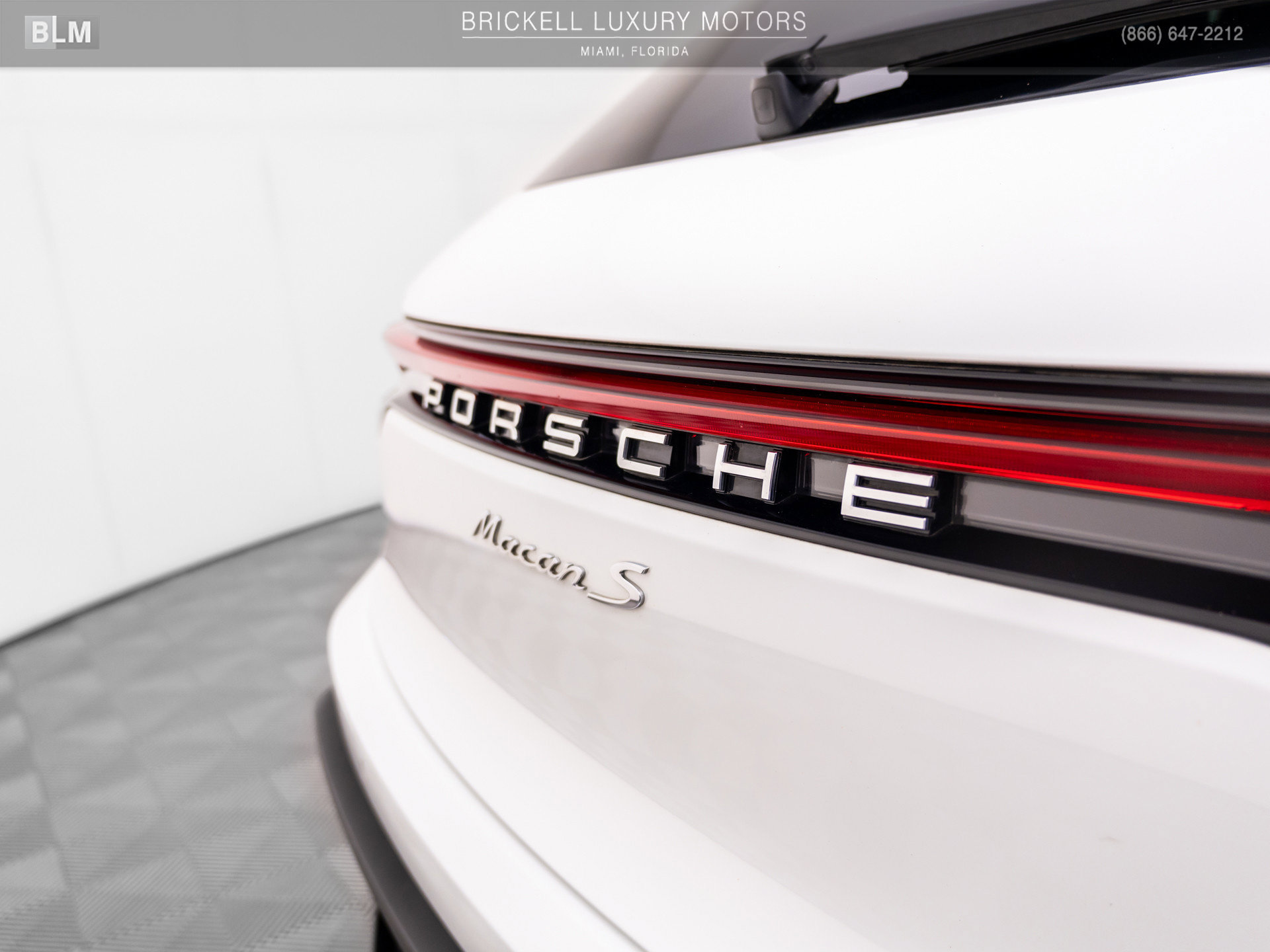Used 2023 Porsche Macan S AWD/4WD image 34