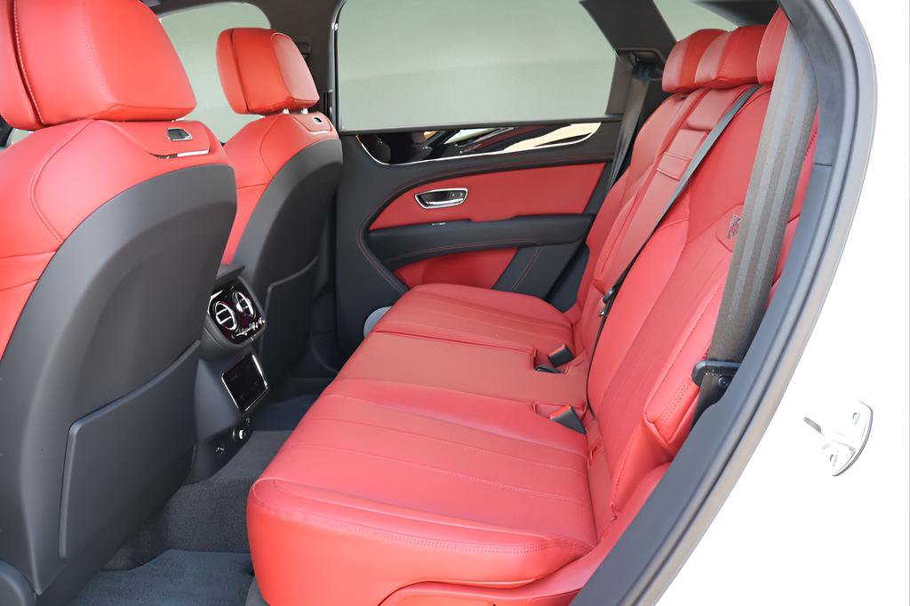 Used 2025 Bentley Bentayga AWD/4WD image 14
