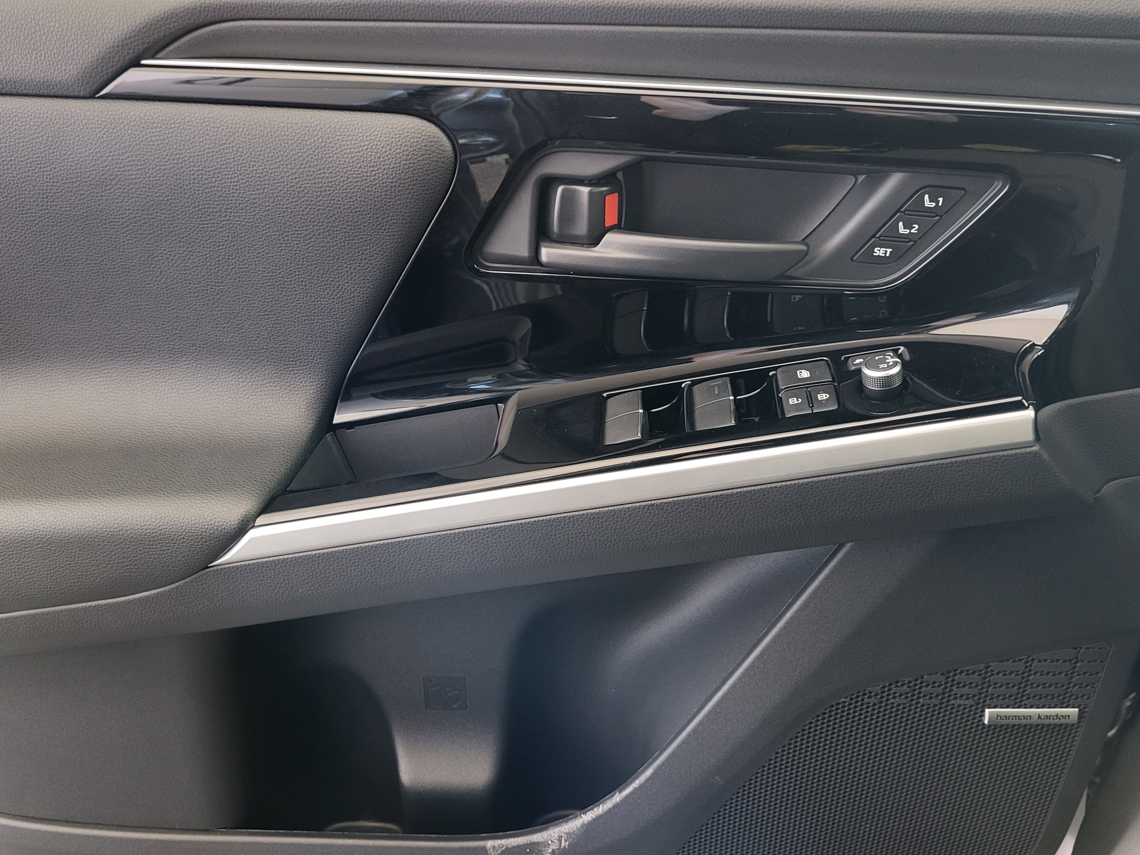 Used 2025 Subaru Solterra Limited image 21