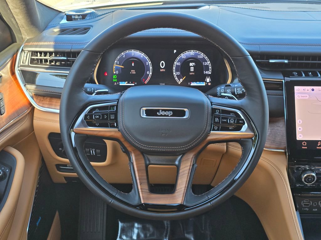 New 2025 Jeep Grand Cherokee Summit image 6
