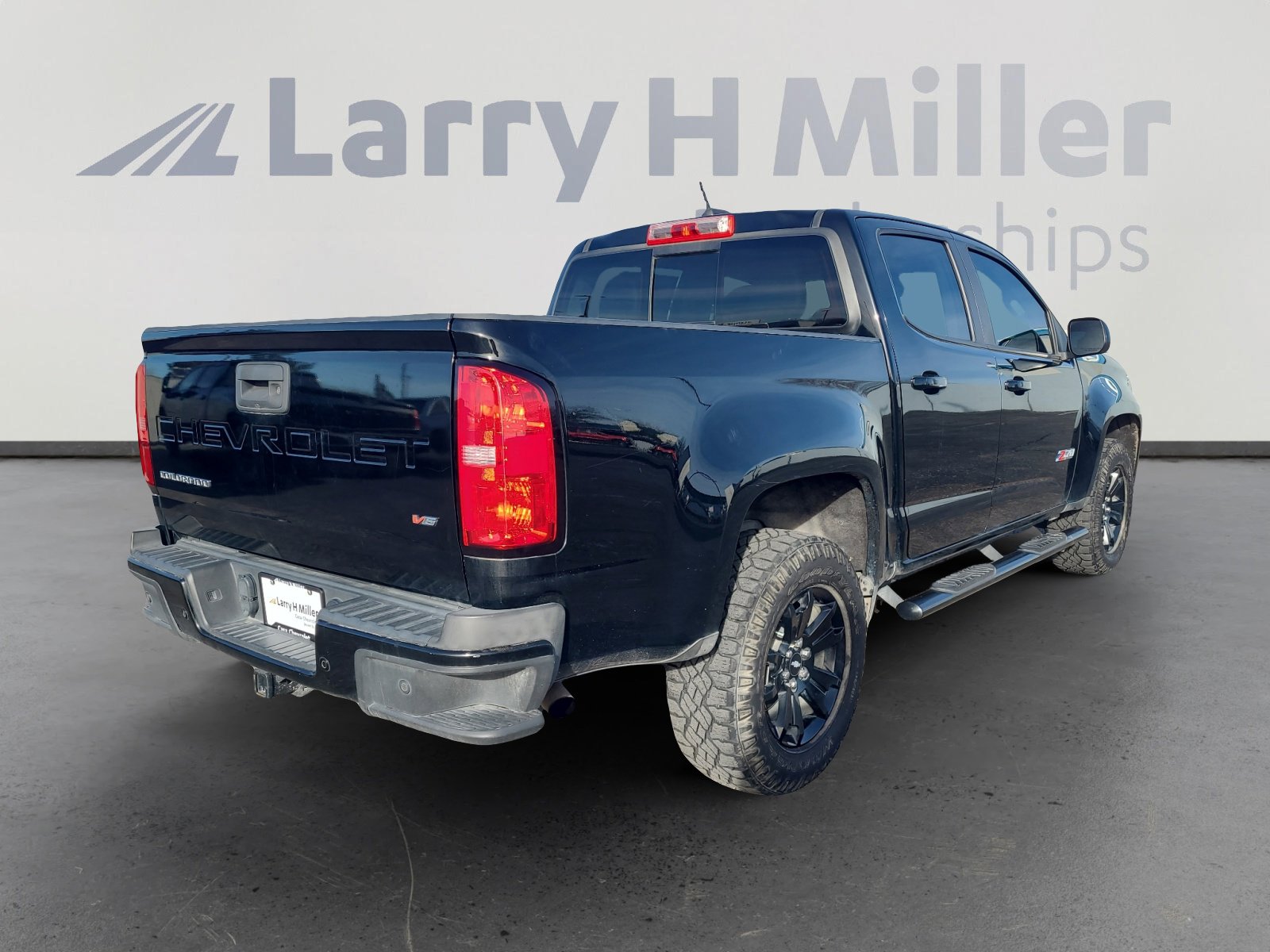 Used 2022 Chevrolet Colorado Z71 w/ Z71 Midnight Edition image 5