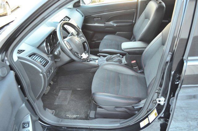 Used 2024 Mitsubishi Outlander Sport SE image 16