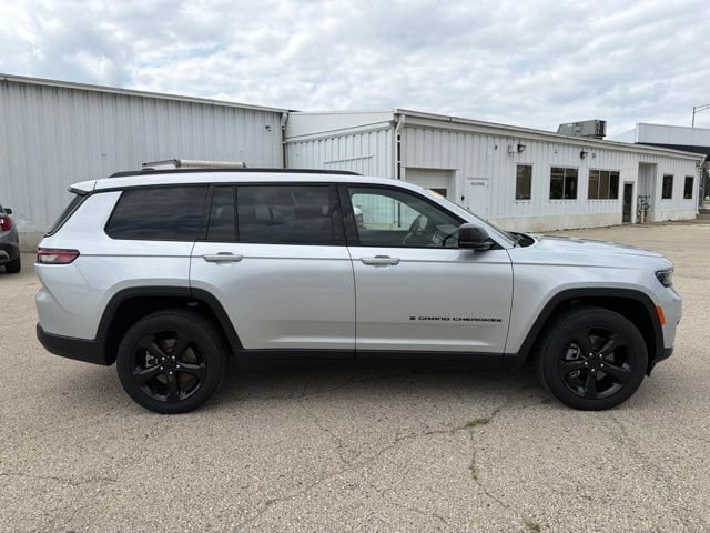 Used 2023 Jeep Grand Cherokee L Laredo AWD/4WD image 6