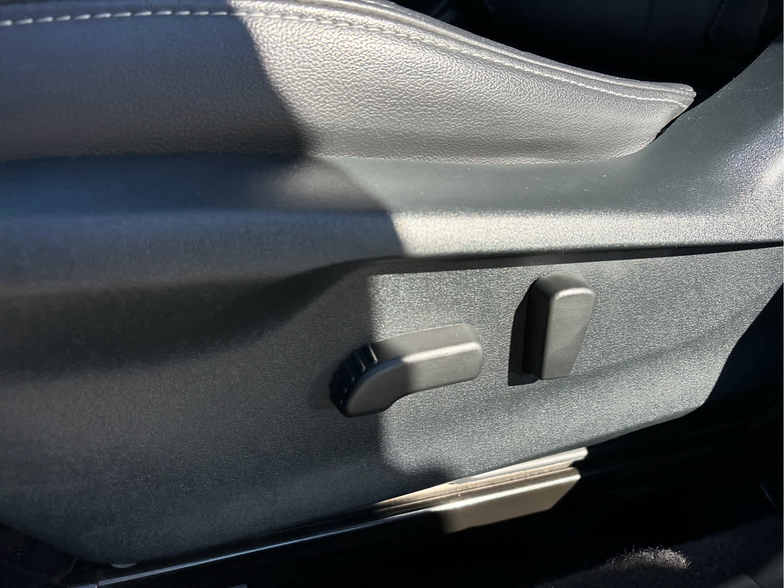 Used 2022 Subaru Impreza 2.0i Limited image 9