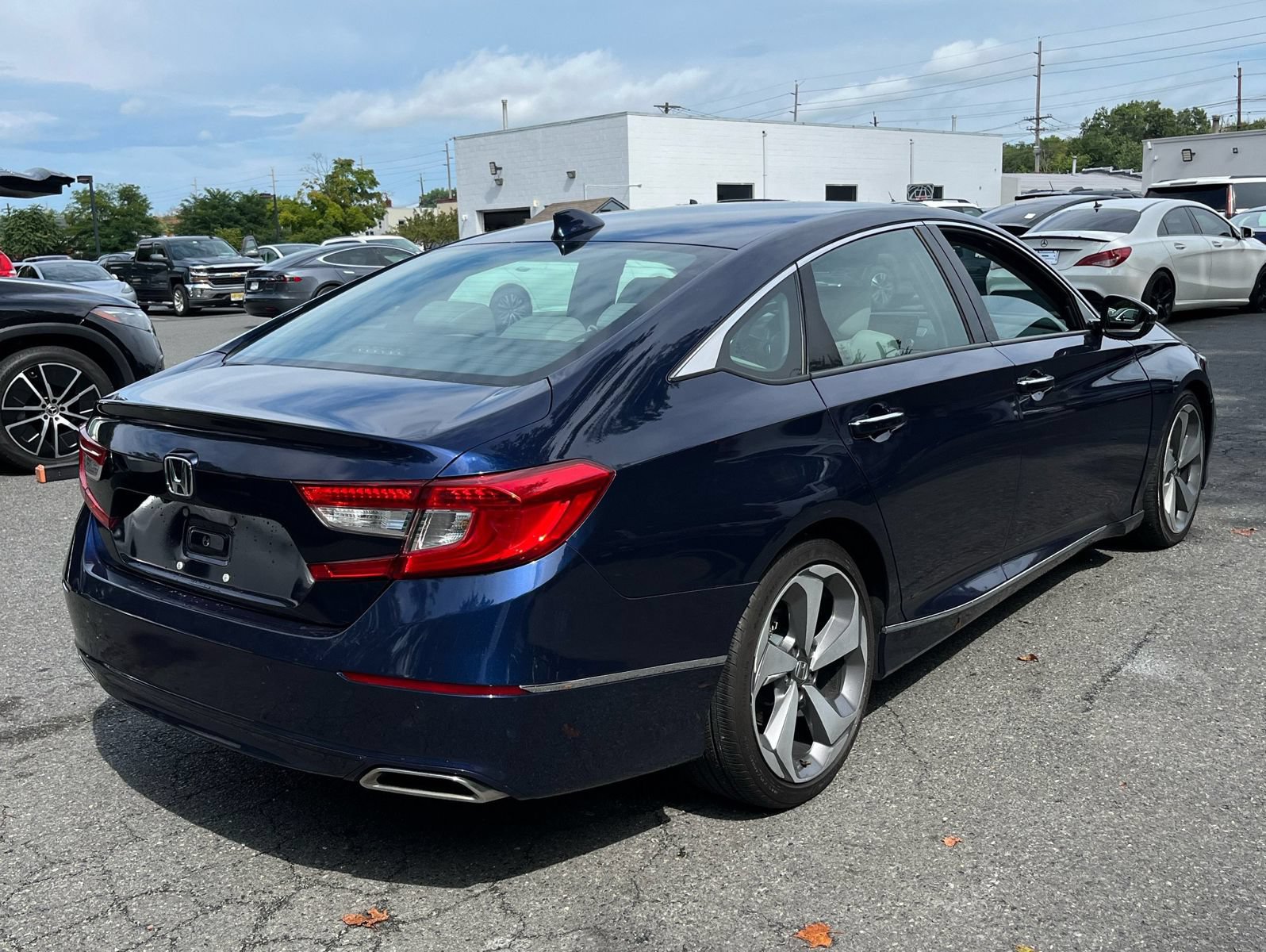 Used 2018 Honda Accord Touring image 3