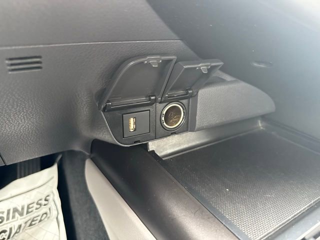 Used 2024 Toyota Camry SE image 30