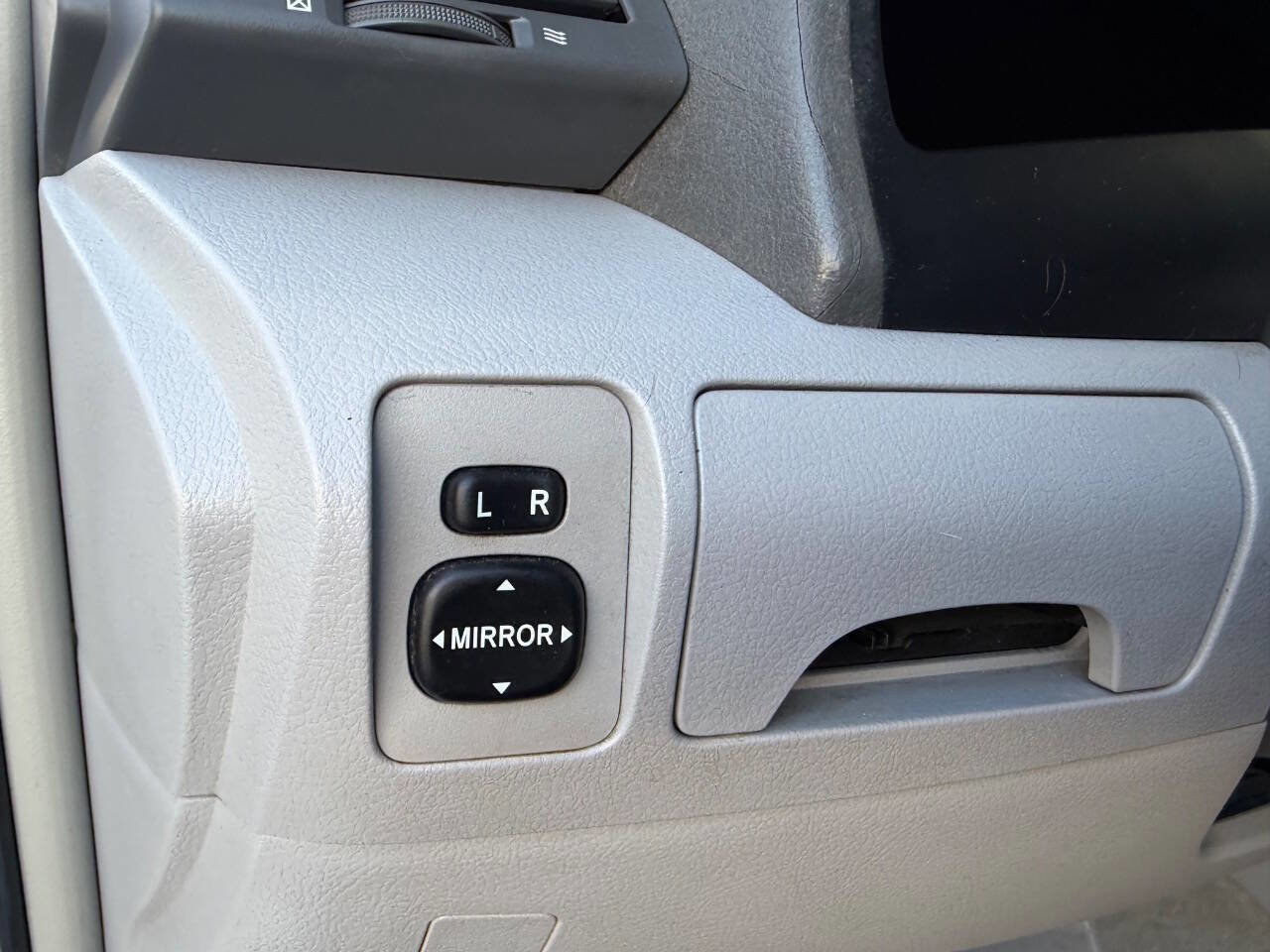 Used 2007 Toyota Camry LE FWD image 12