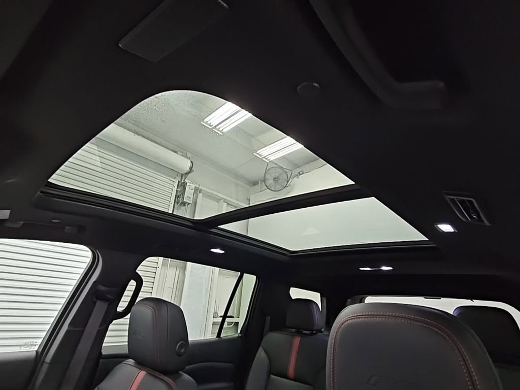 Used 2024 Chevrolet Traverse RS w/ LPO, Floor Liner Package image 30