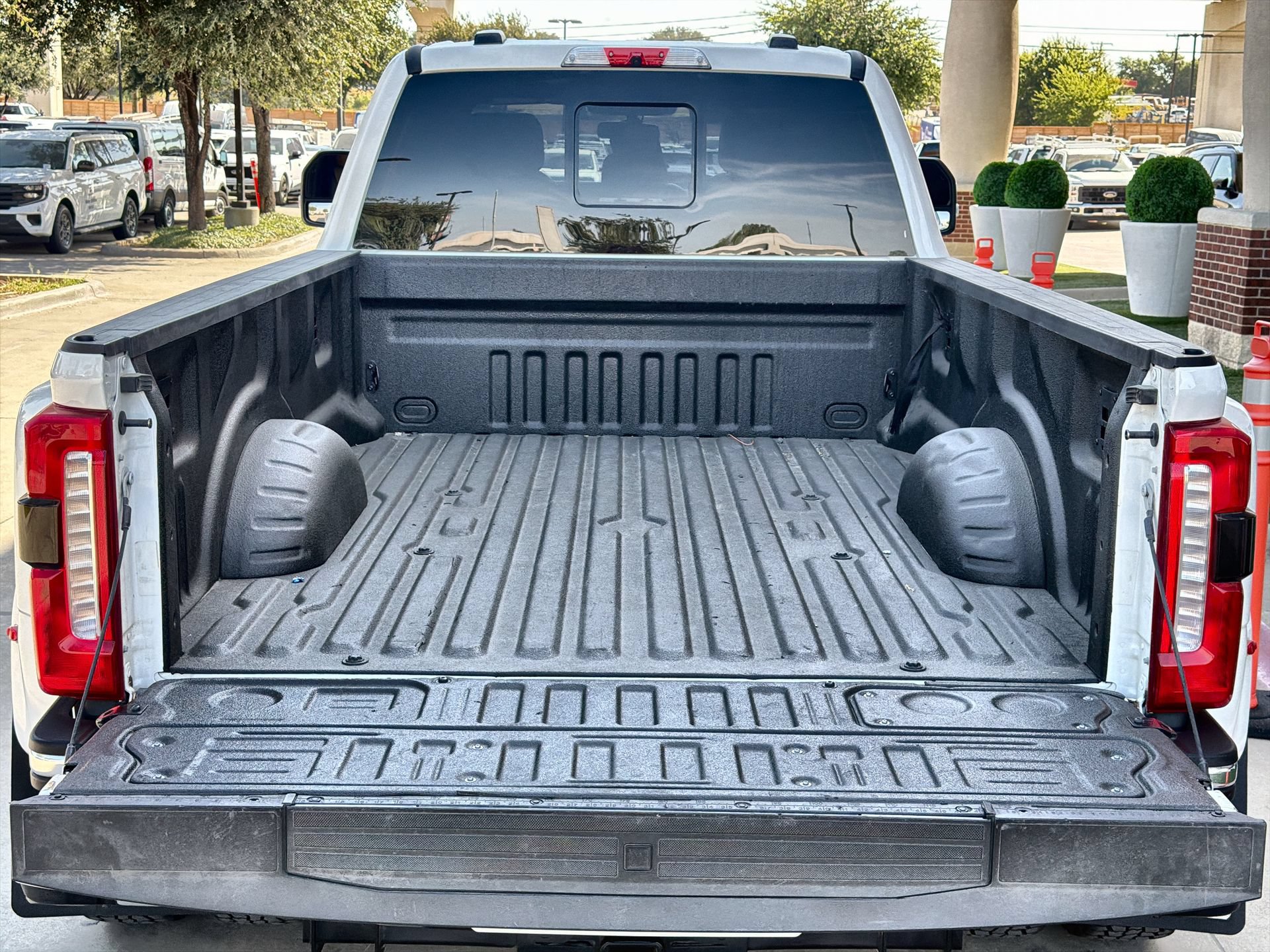 Used 2024 Ford F350 Lariat w/ Lariat Ultimate Package AWD/4WD image 23