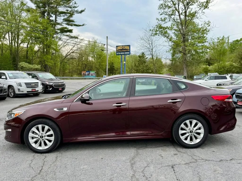 Used 2018 Kia Optima LX w/ 17" Alloy Wheels Package FWD image 5