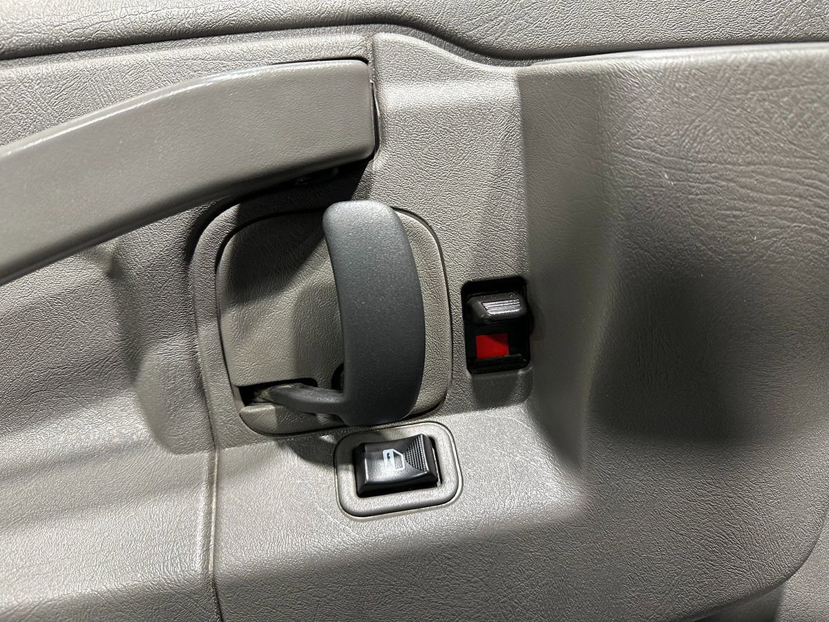 Used 2020 GMC Savana 2500 Extended w/ Enhanced Convenience Package RWD image 24