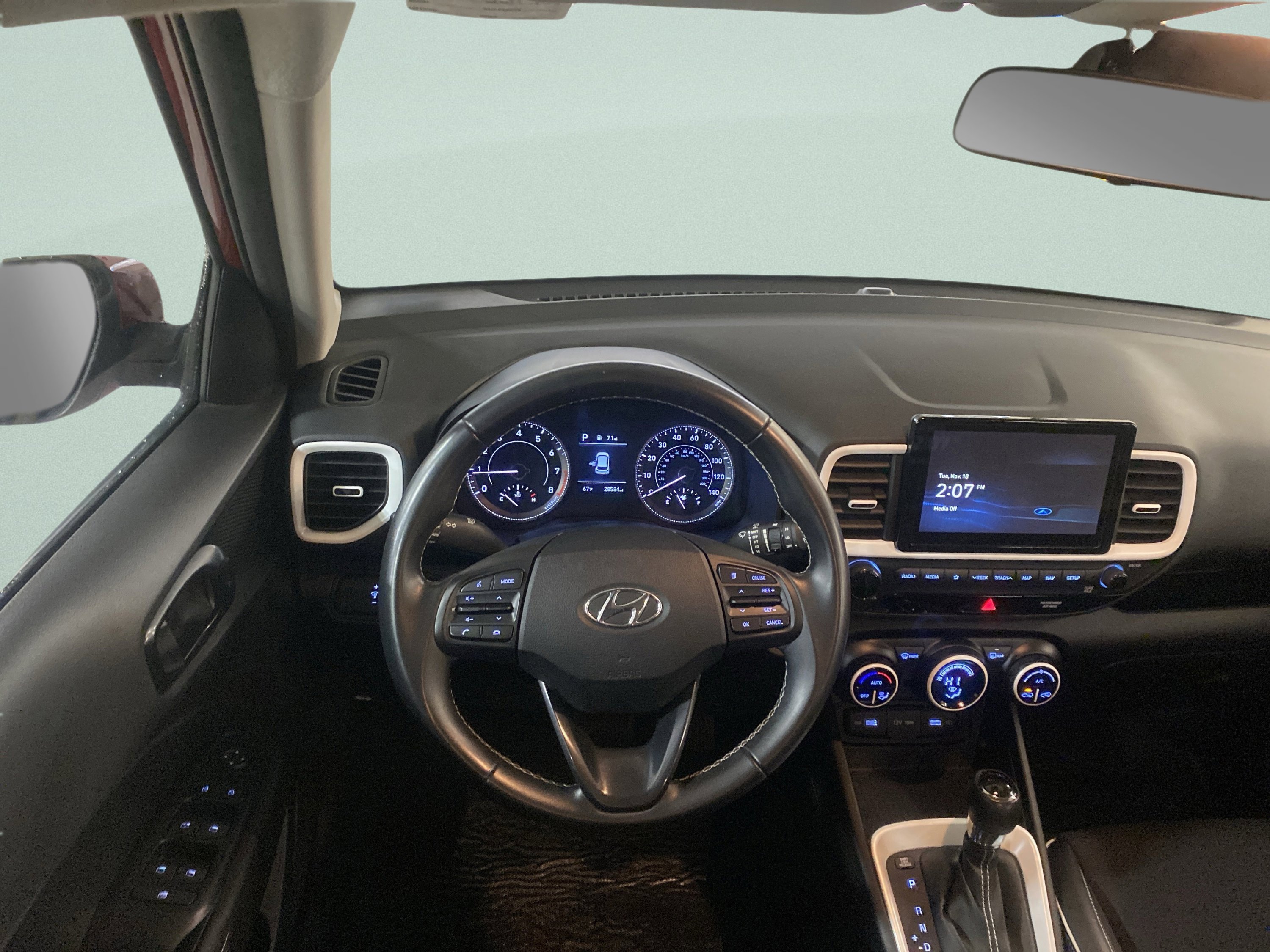 Used 2022 Hyundai Venue Limited image 16
