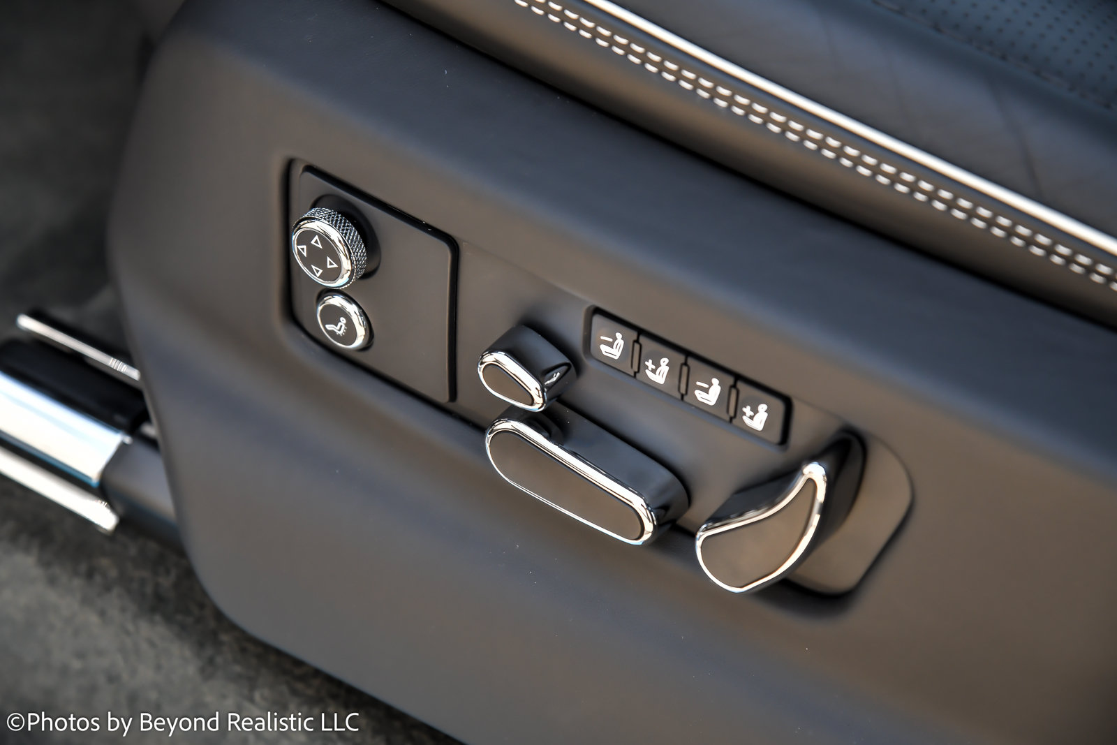 Certified 2023 Bentley Bentayga Plug-In Hybrid AWD/4WD image 30