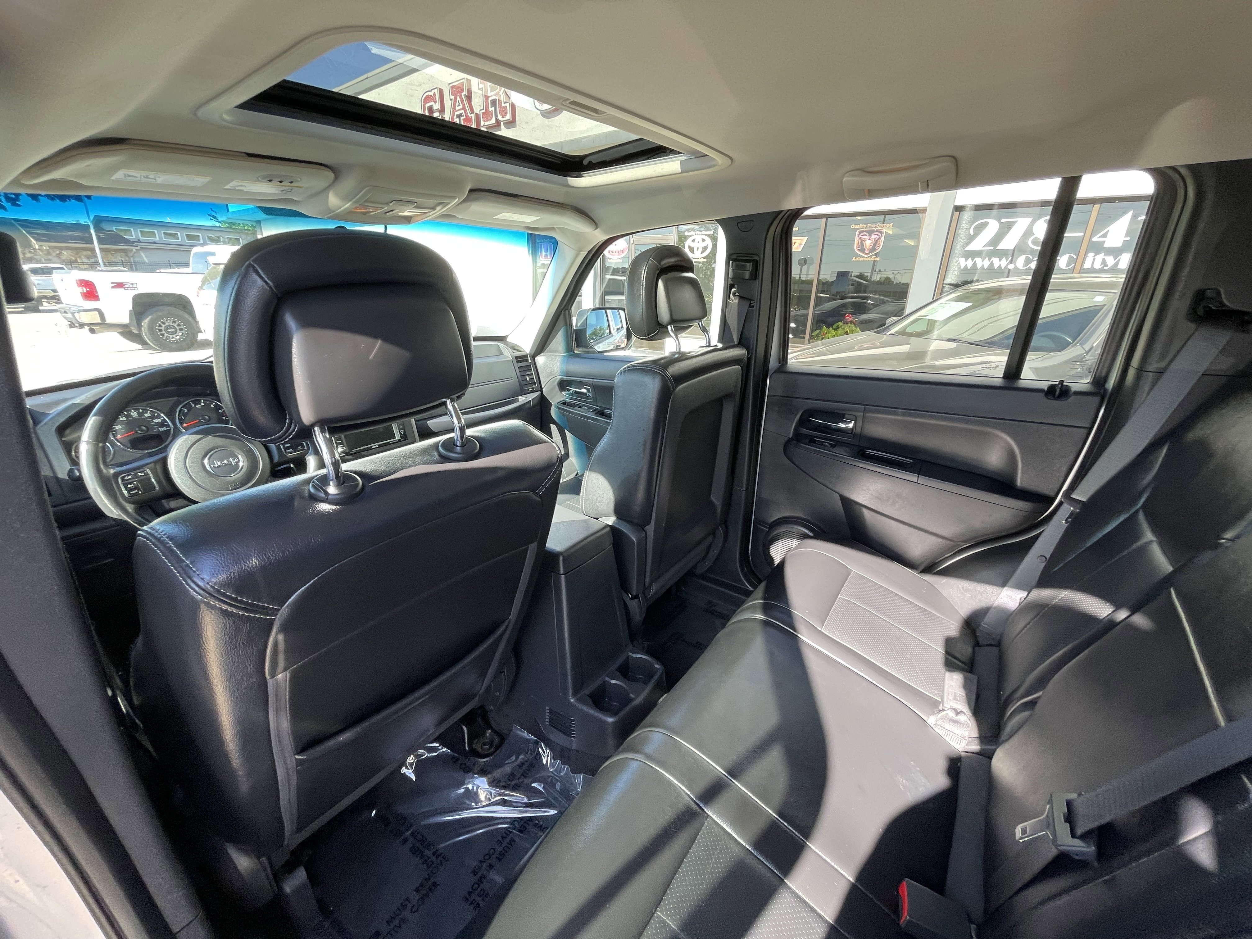 Used 2012 Jeep Liberty Sport image 12