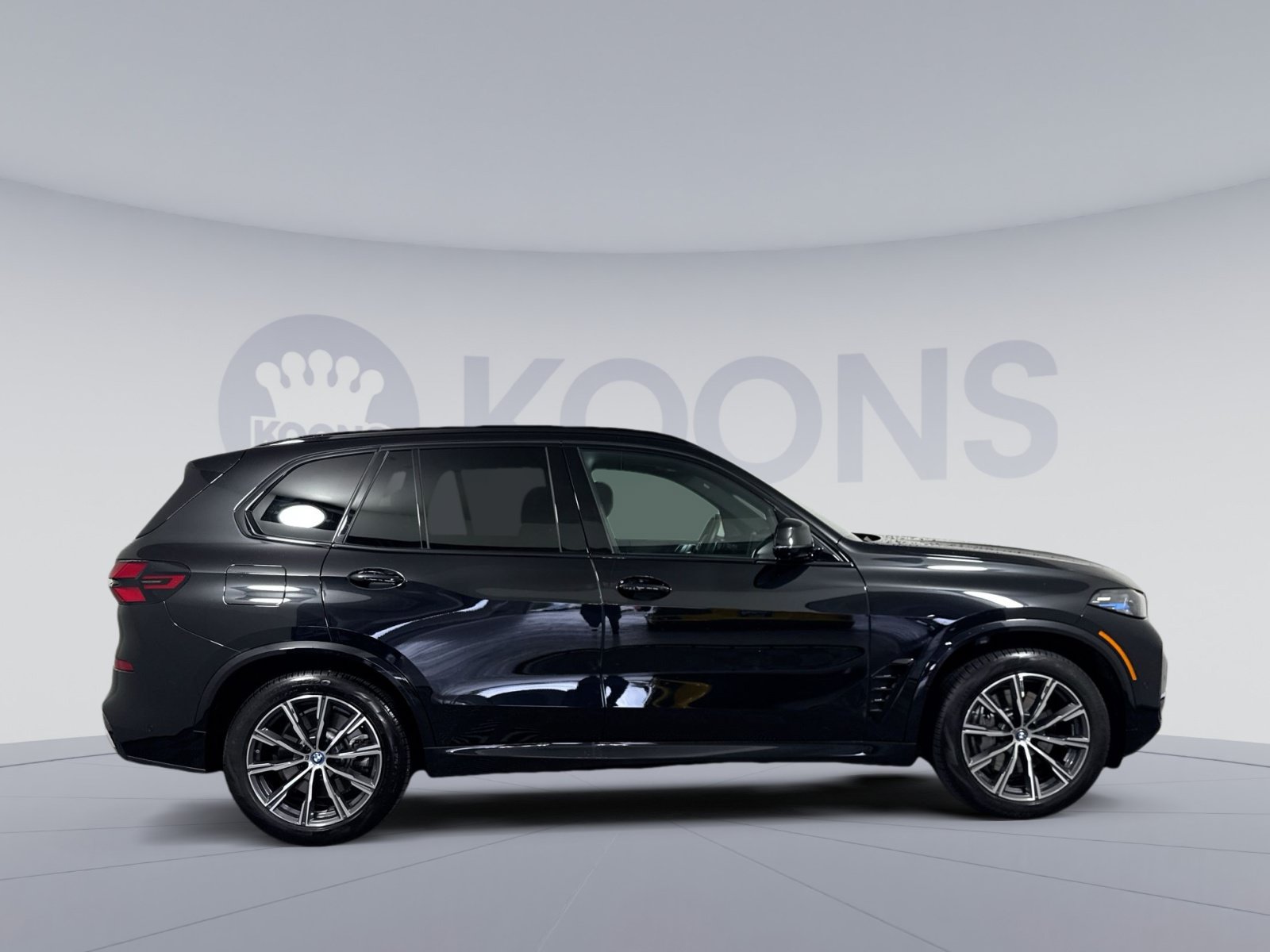 Used 2025 BMW X5 xDrive50e w/ M Sport Package AWD/4WD image 8