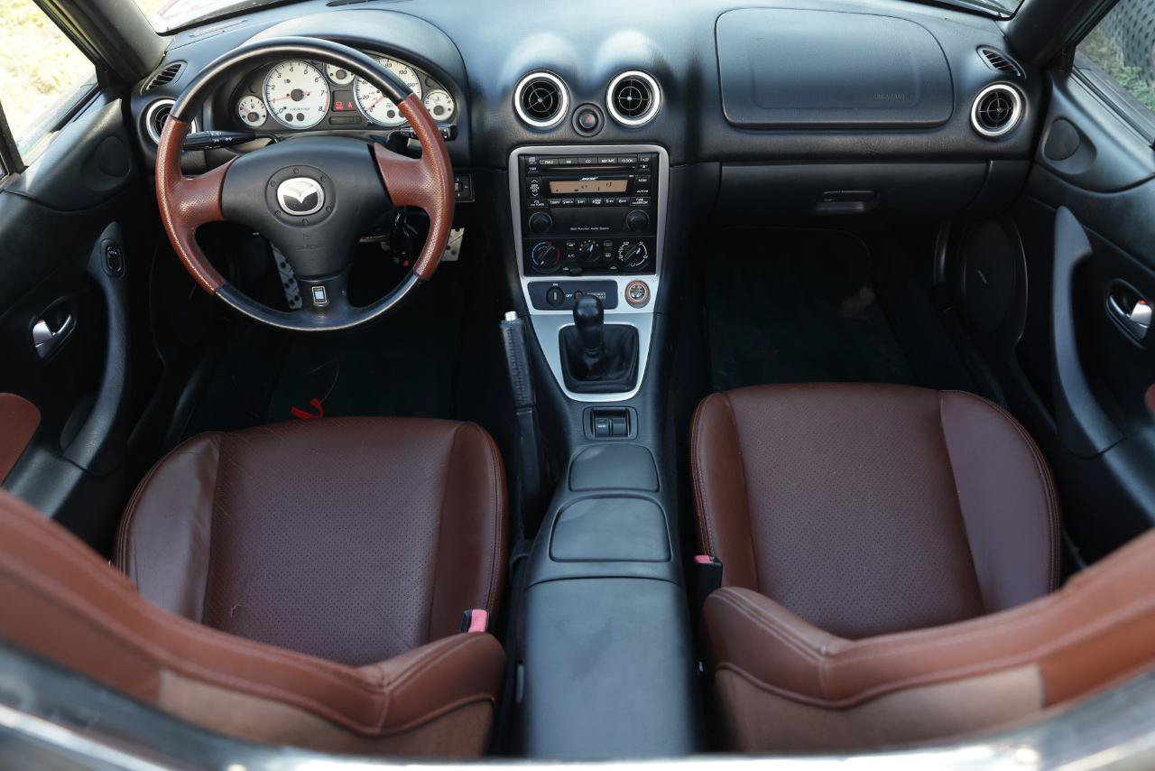 Used 2002 MAZDA MX-5 Miata SE RWD image 2