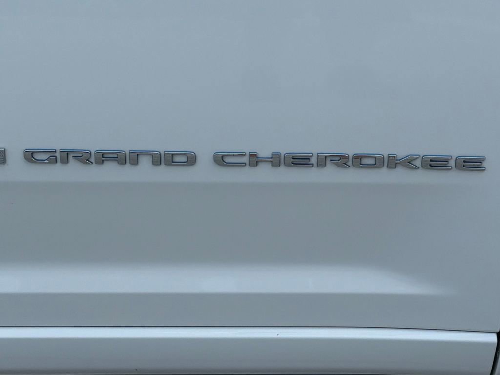 Used 2023 Jeep Grand Cherokee Overland AWD/4WD image 9