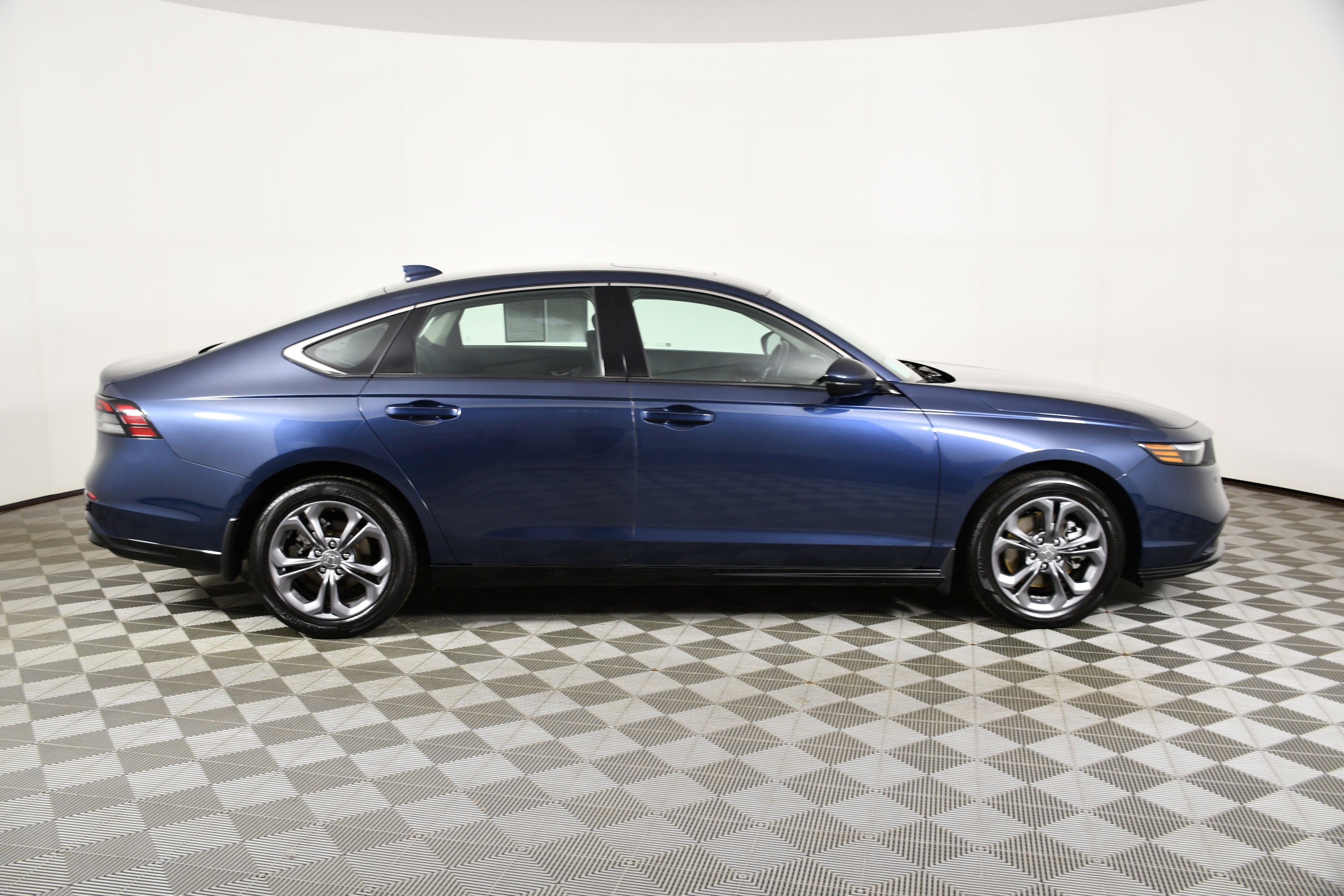 Certified 2025 Honda Accord EX-L image 5