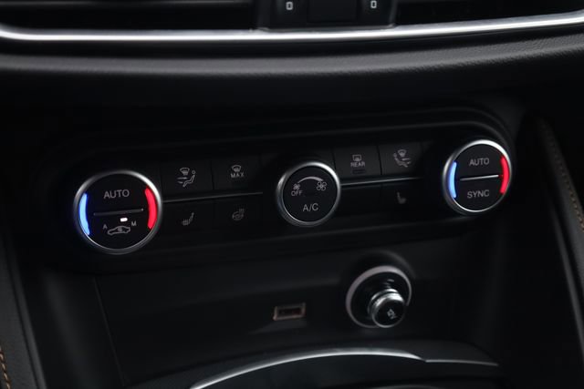 New 2025 Alfa Romeo Stelvio Sprint AWD/4WD image 17