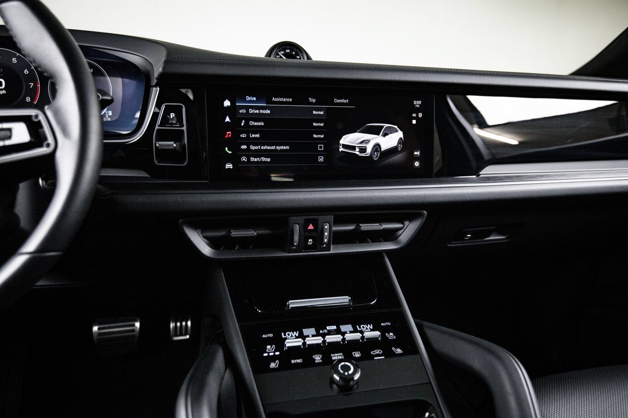 Certified 2025 Porsche Cayenne GTS AWD/4WD image 19