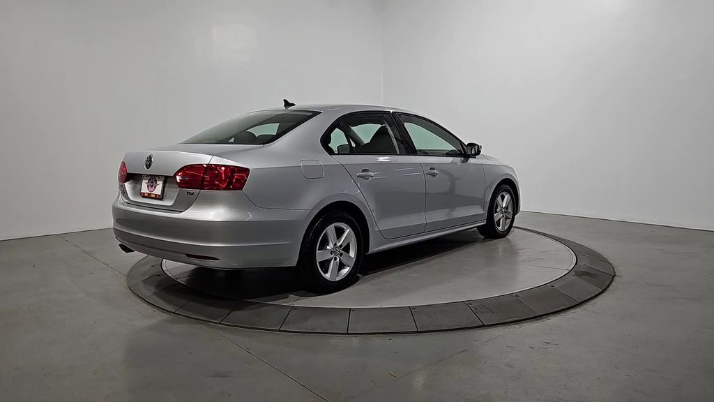 Used 2012 Volkswagen Jetta TDI FWD image 5