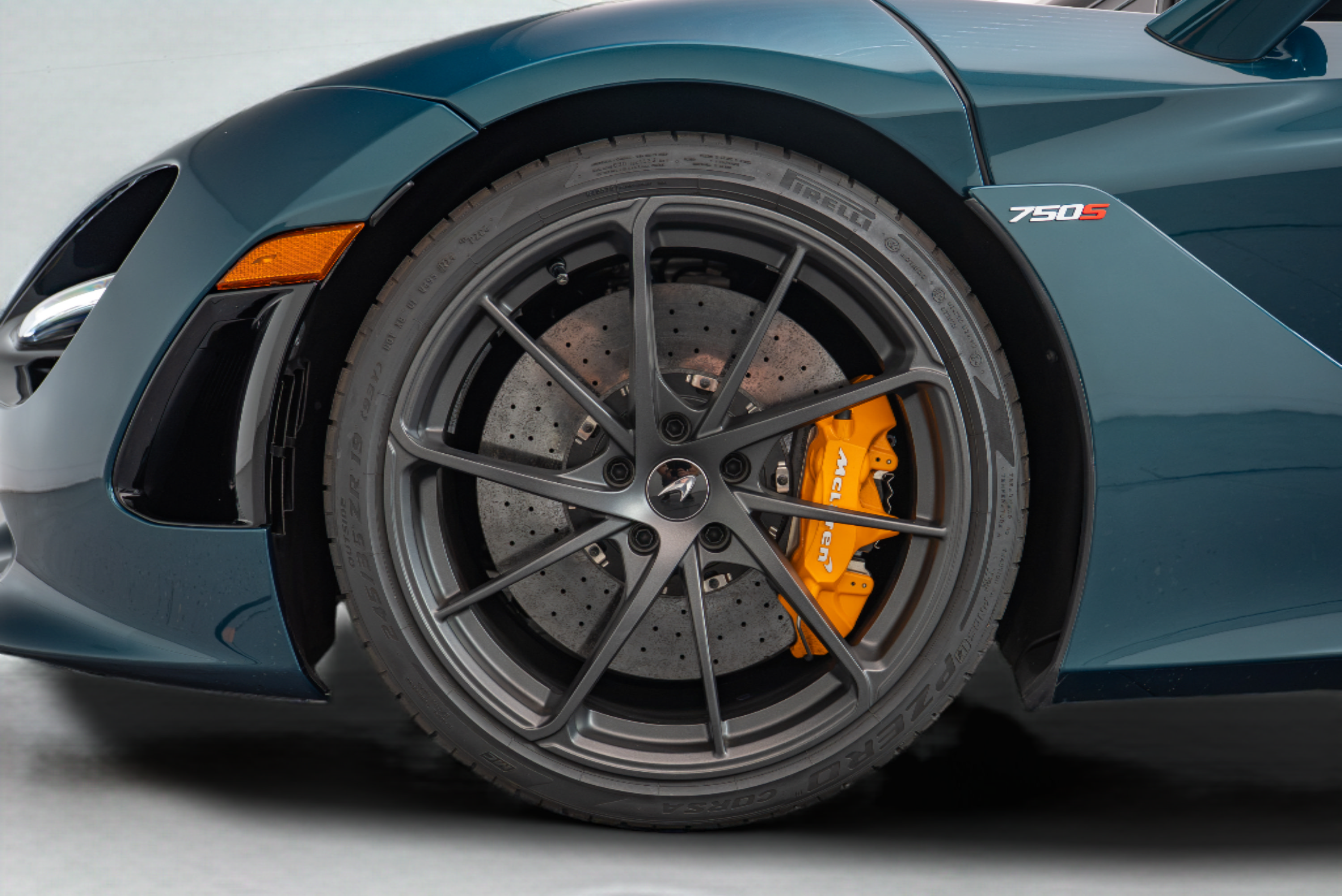 Used 2024 McLaren 750S RWD image 8