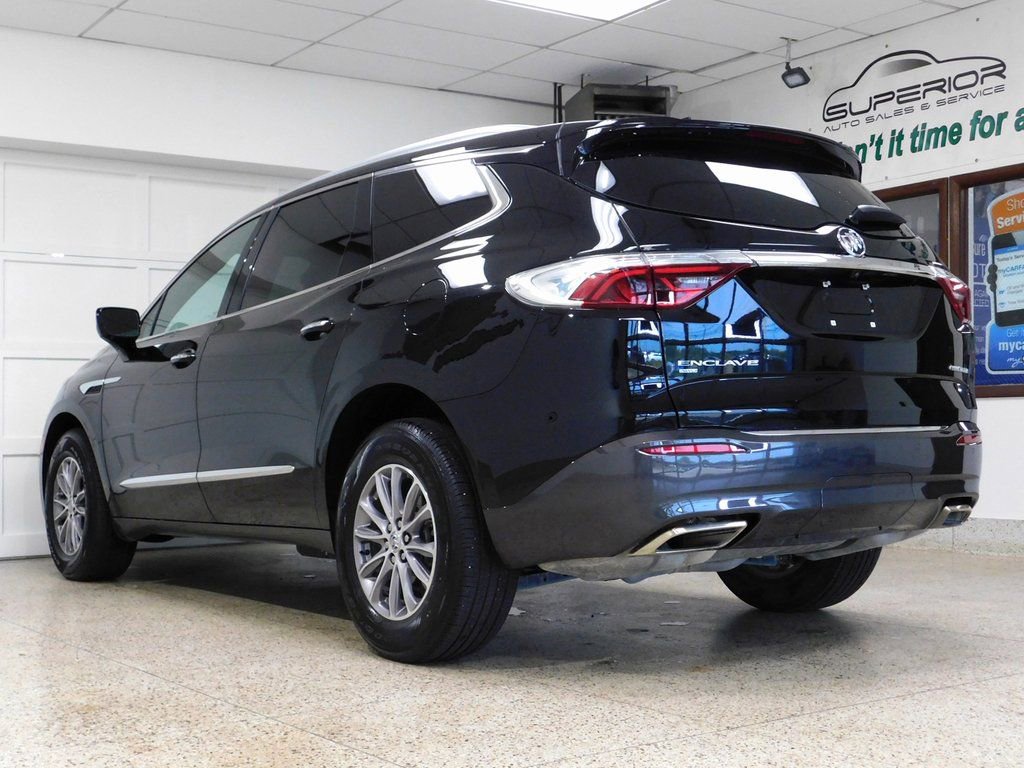 Used 2024 Buick Enclave Essence image 8