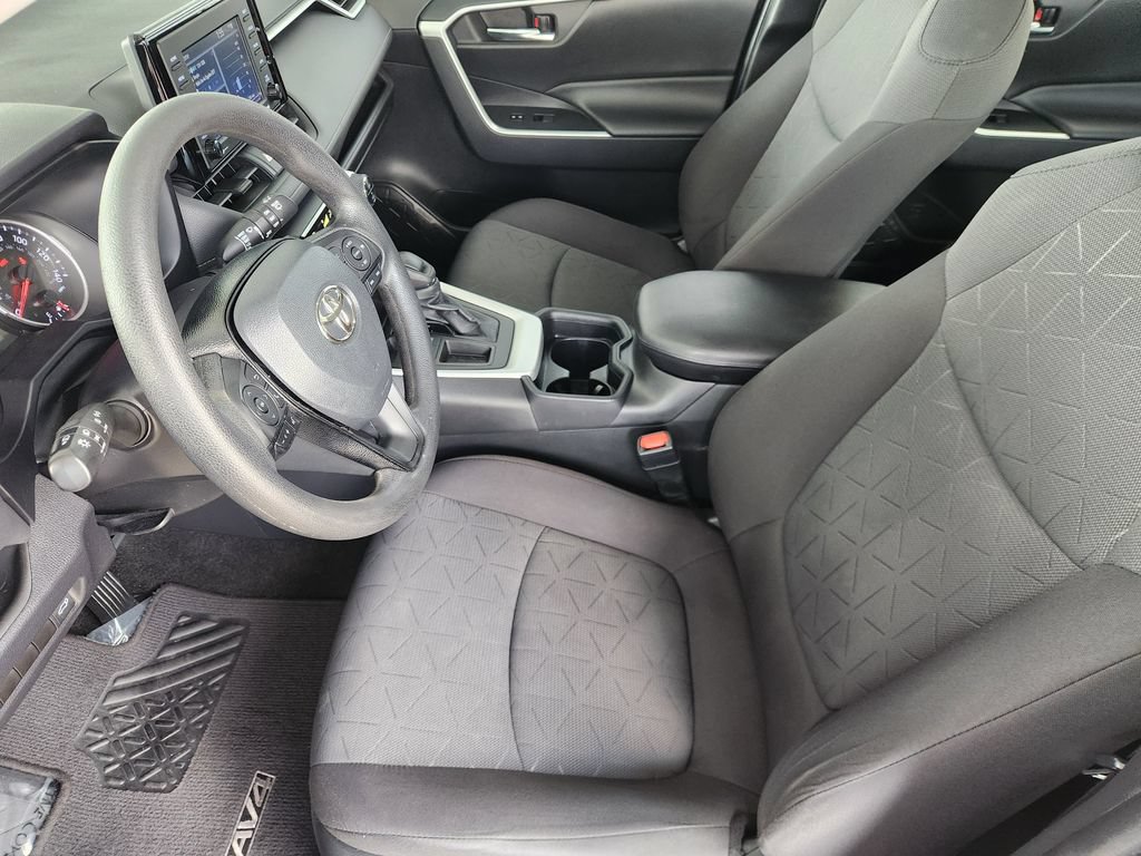 Used 2021 Toyota RAV4 XLE w/ Convenience Package FWD image 12