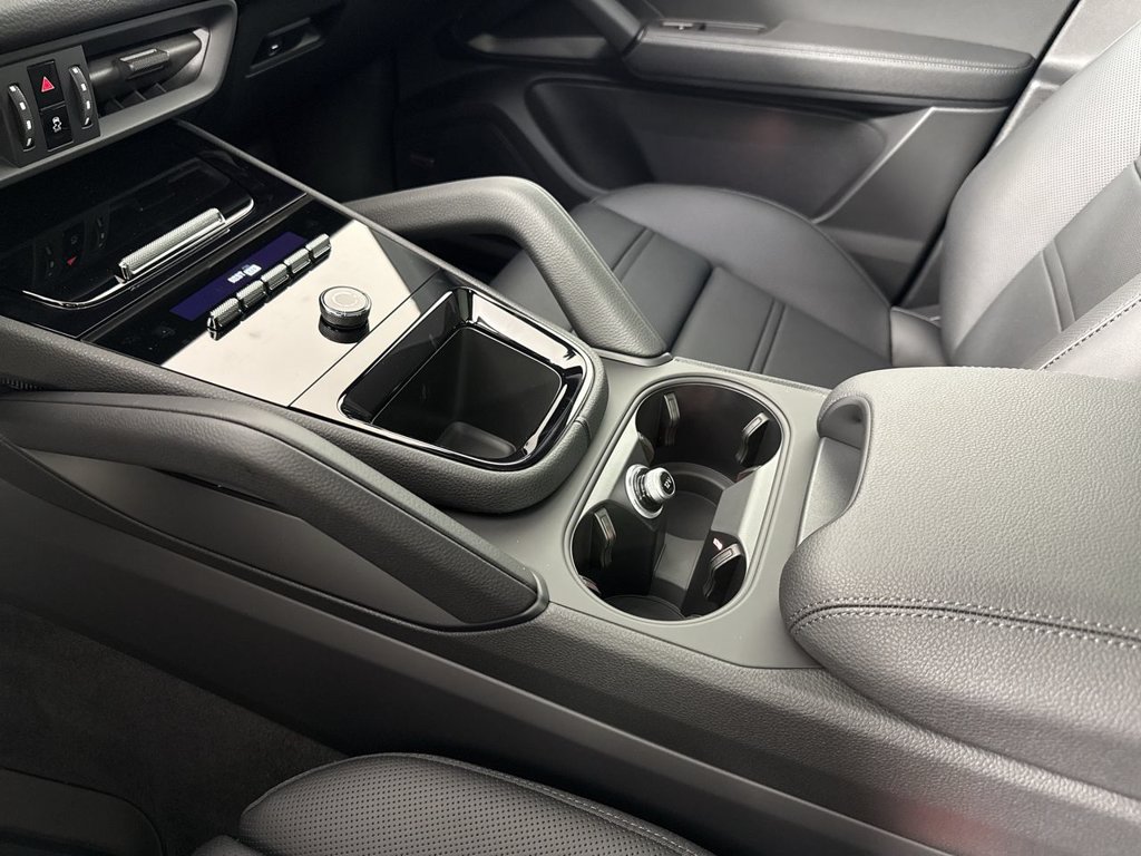 New 2026 Porsche Cayenne Coupe AWD/4WD image 31