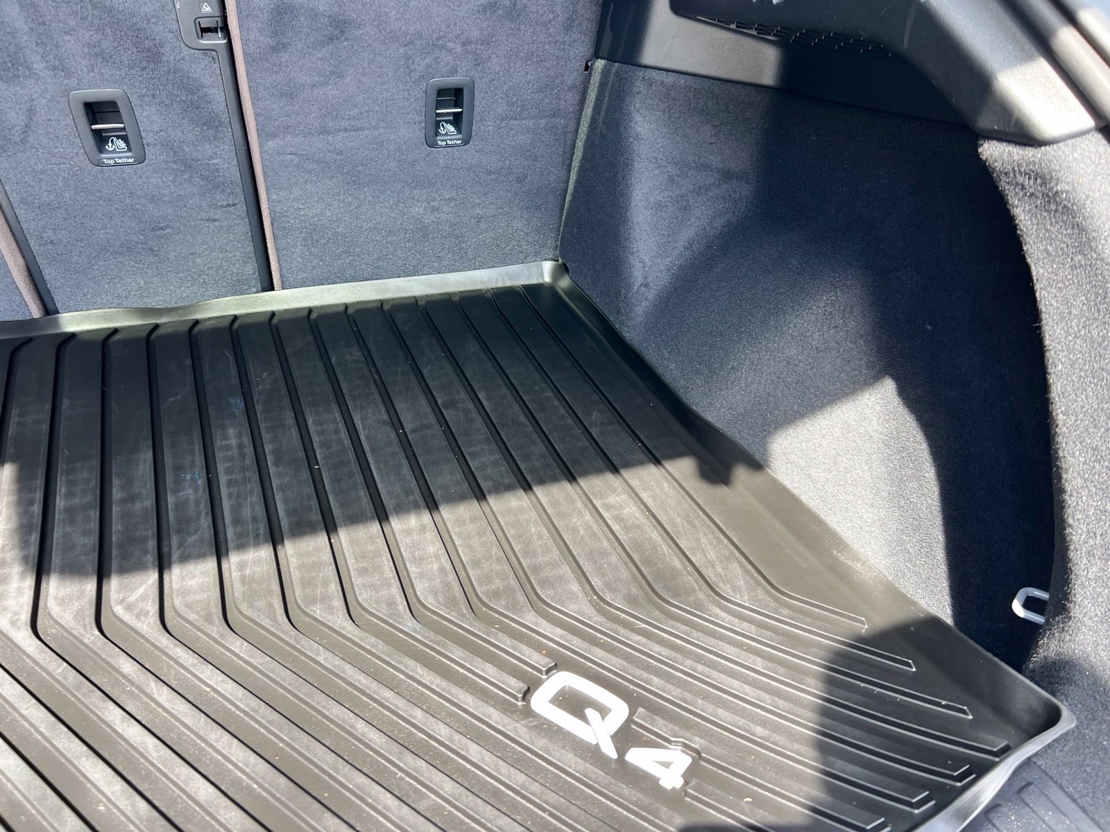 Used 2024 Audi Q4 e-tron Premium Plus RWD image 21