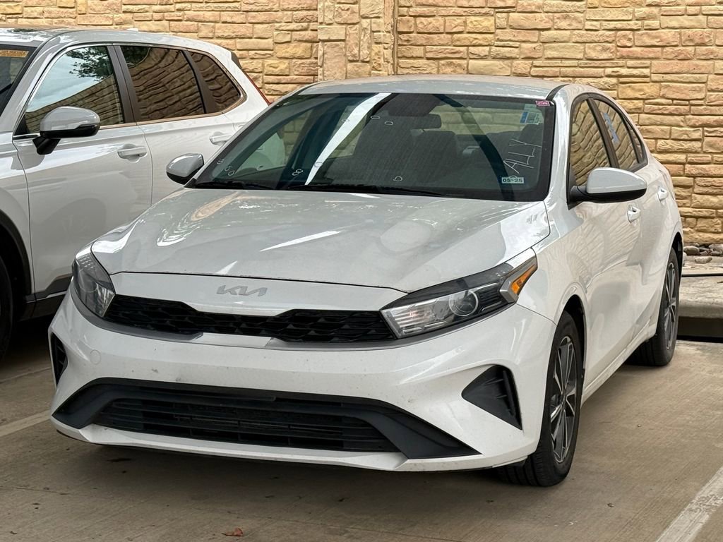 Used 2022 Kia Forte LXS FWD image 1