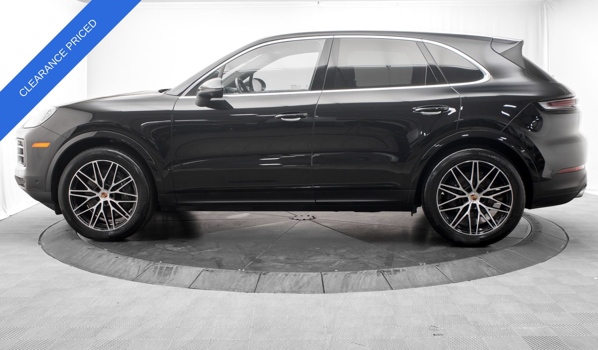 Used 2025 Porsche Cayenne AWD/4WD image 6
