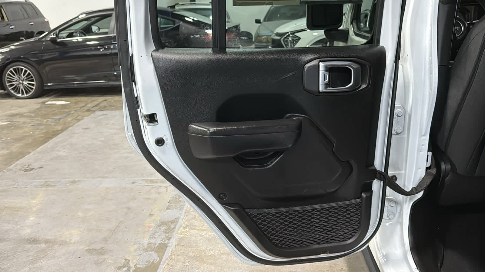 Used 2024 Jeep Wrangler Unlimited AWD/4WD image 23