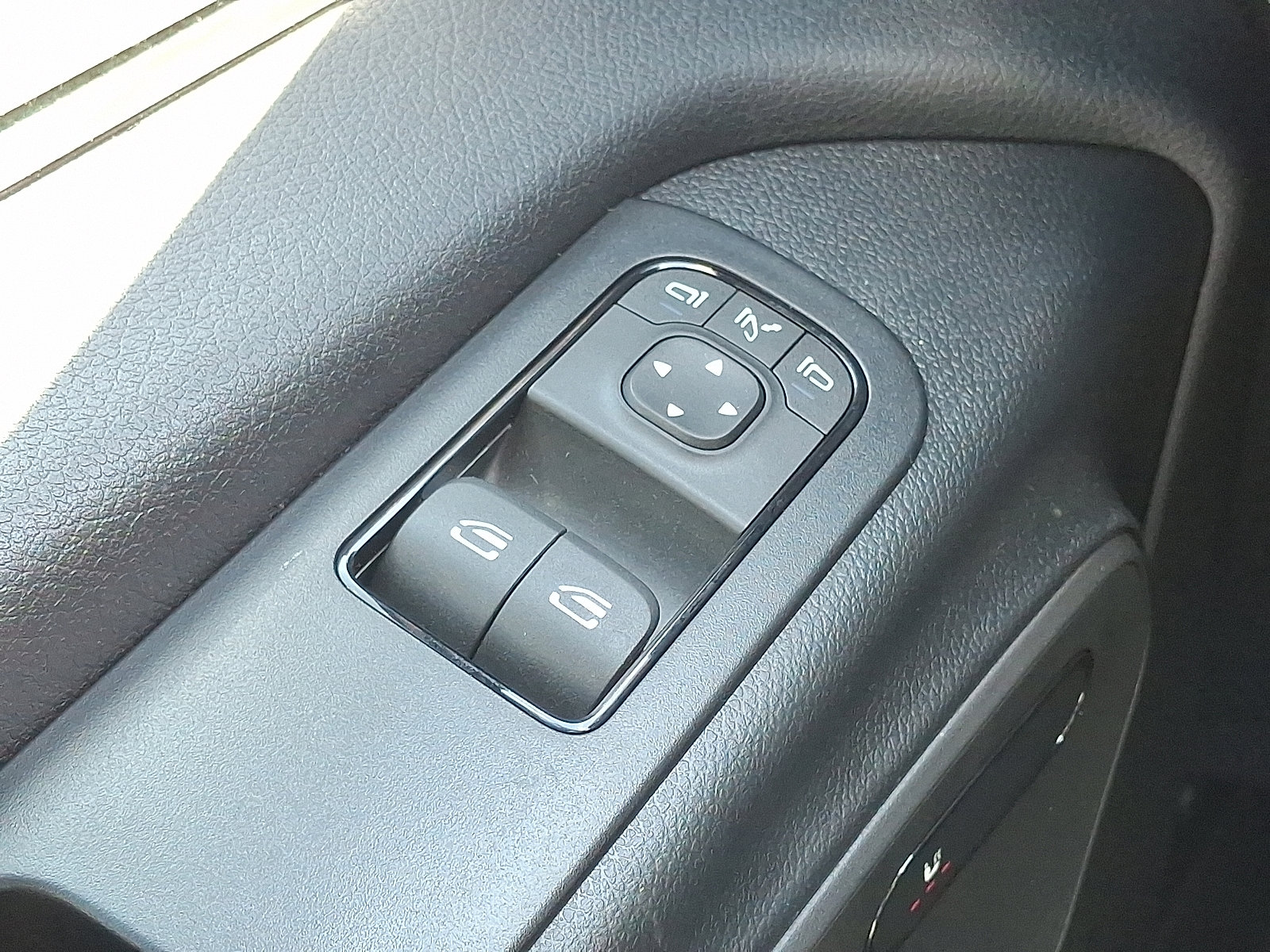 Used 2025 Mercedes-Benz Sprinter 2500 image 25