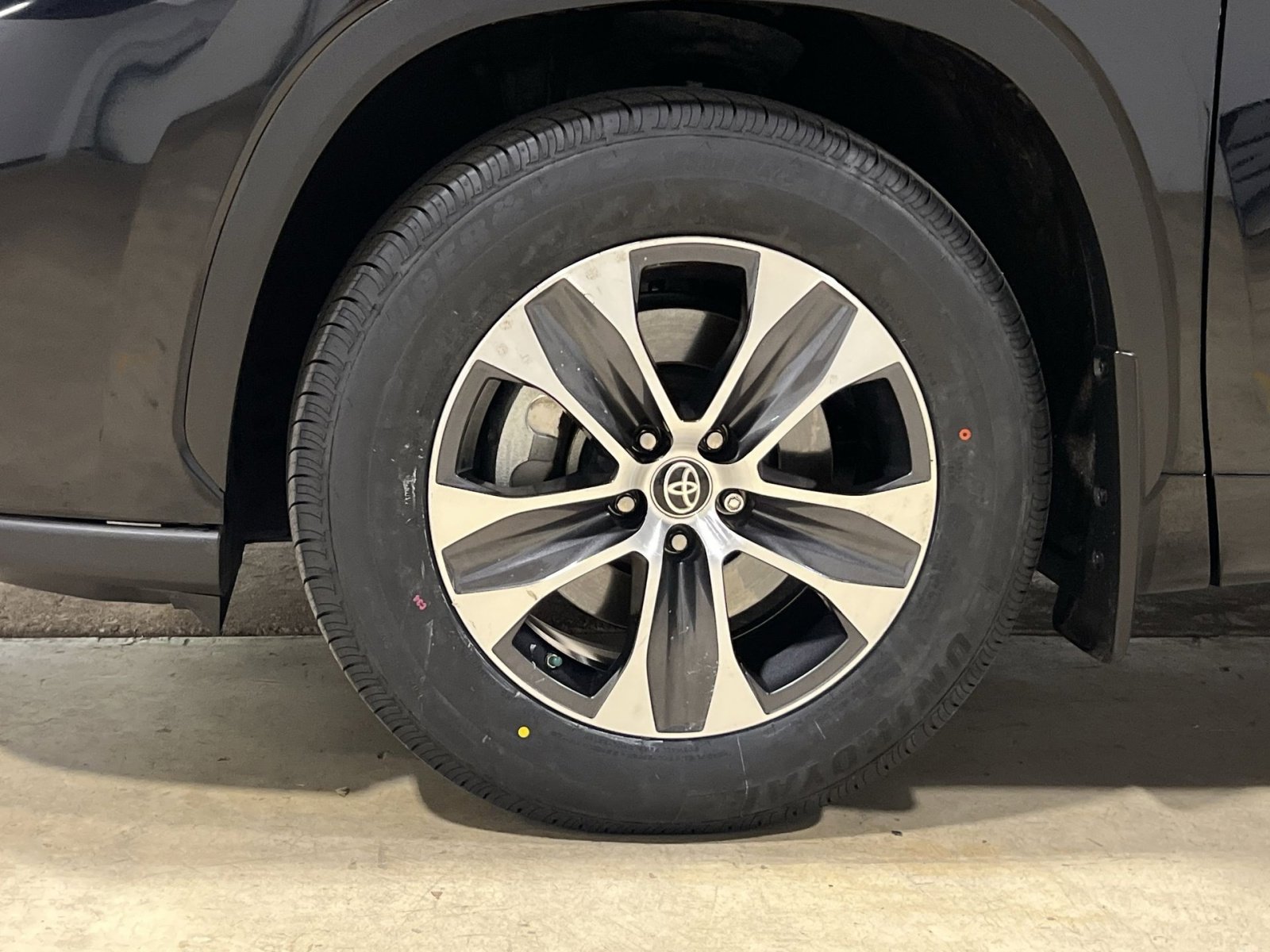 Used 2023 Toyota Highlander XLE FWD image 12