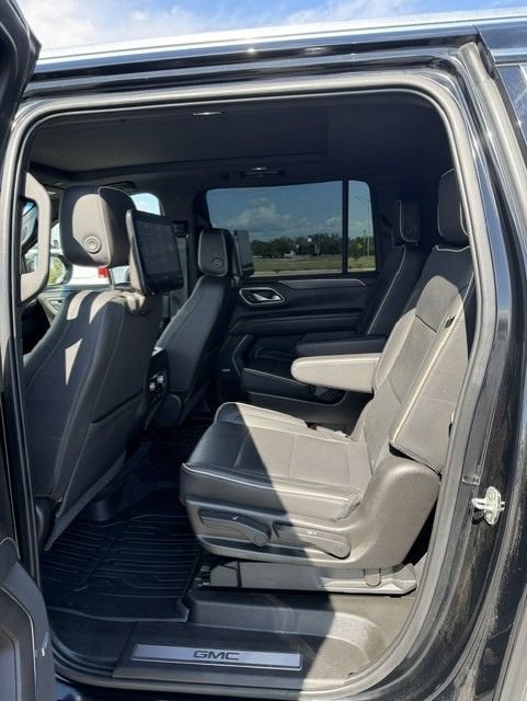 Used 2021 GMC Yukon XL SLT w/ SLT Luxury Plus Package AWD/4WD image 18