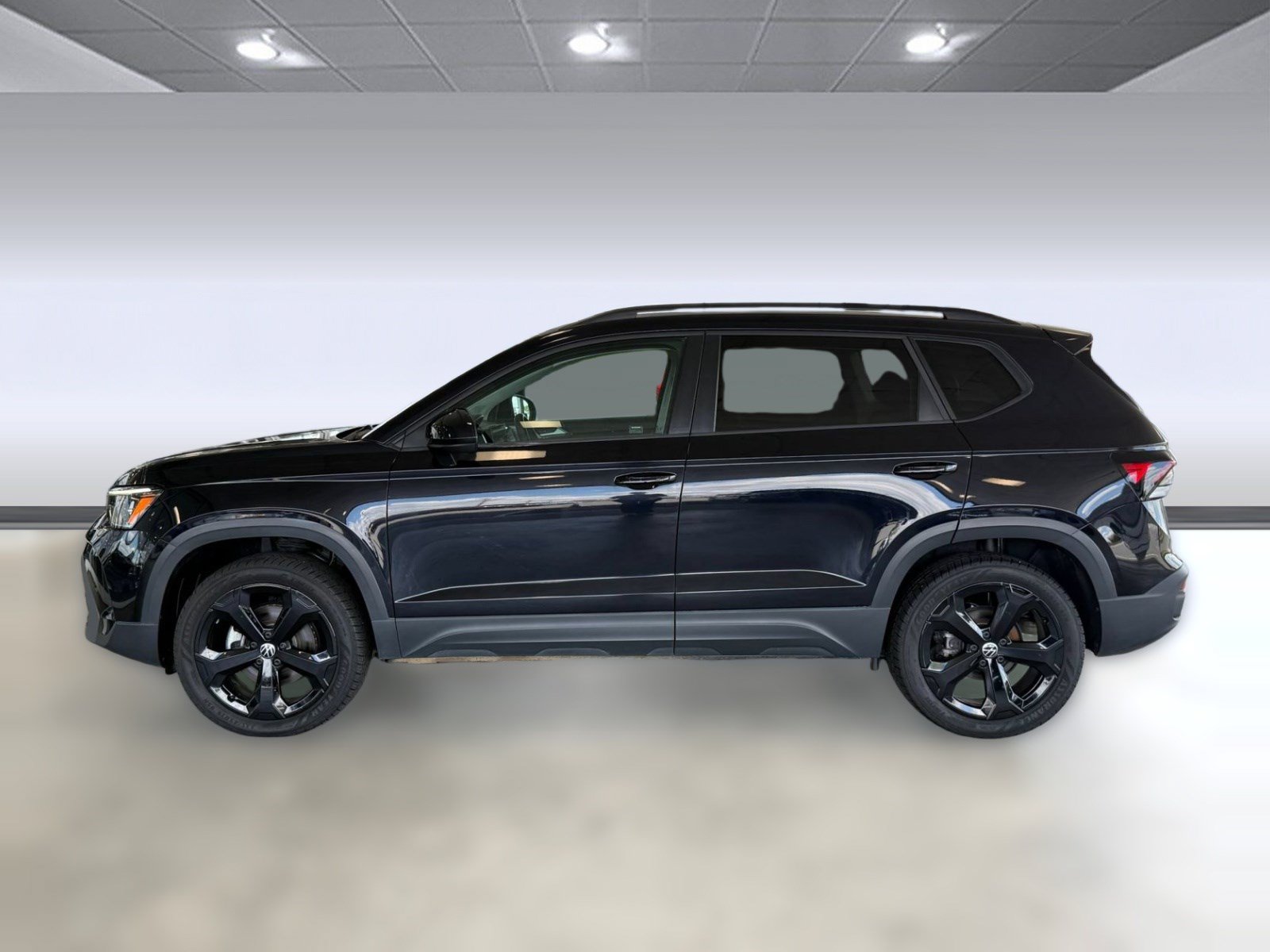 Used 2025 Volkswagen Taos SE AWD/4WD image 2