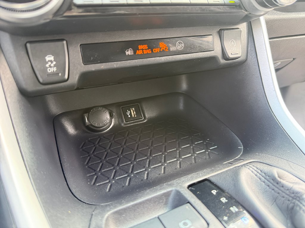 Used 2024 Toyota RAV4 XLE FWD image 20